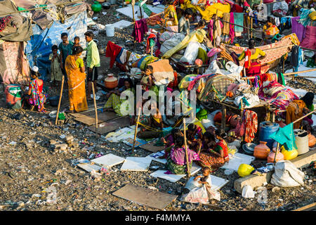 People are living under extrem conditions in huts made from iron sheets and blankets at Dharavi Slum, the second largest slum ar Stock Photo