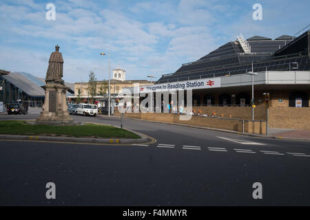 Major transport hub. Reading station is one of the busiest rail hubs in Britain, used by nearly 20 million passengers a year Stock Photo