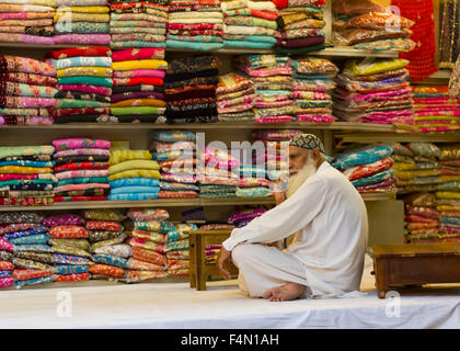 Vendor at the Anarkali bazar doing business over the phone Stock Photo