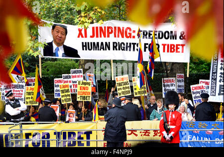 London. Protesters in The Mall as Chinese President Xi Jinping starts his London visit Oct 20th, 2015 Stock Photo