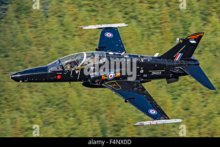 RAF Hawk T2 low level flying training in Wales Stock Photo