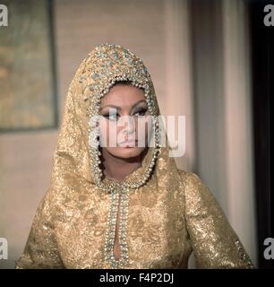 Sophia Loren / Arabesque 1966 directed by Stanley Donen Stock Photo - Alamy