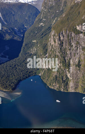 Aerial view of tourist launch at Milford Sound, Fiordland, New Zealand Stock Photo