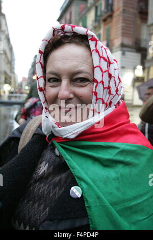 Naples, Italy. 21st Oct, 2015. Presidium of solidarity with the Palestinian people in via Toledo, held in Naples with wide participation of the Palestinian community in Naples. Credit:  Salvatore Esposito/Pacific Press/Alamy Live News Stock Photo