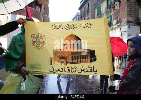 Naples, Italy. 21st Oct, 2015. Presidium of solidarity with the Palestinian people in via Toledo, held in Naples with wide participation of the Palestinian community in Naples. Credit:  Salvatore Esposito/Pacific Press/Alamy Live News Stock Photo