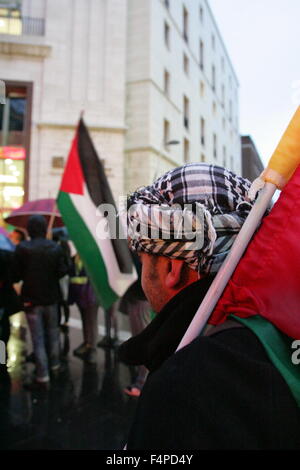 Naples, Italy. 21st Oct, 2015. Presidium of solidarity with the Palestinian people in via Toledo, held in Naples with wide participation of the Palestinian community in Naples. Credit:  Salvatore Esposito/Pacific Press/Alamy Live News Stock Photo