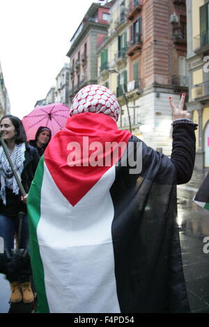 Naples, Italy. 21st Oct, 2015. Presidium of solidarity with the Palestinian people in via Toledo, held in Naples with wide participation of the Palestinian community in Naples. Credit:  Salvatore Esposito/Pacific Press/Alamy Live News Stock Photo