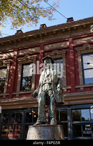 Captain John Gassy Jack Deighton statue in Maple Tree Square, Gastown, Vancouver, BC, Canada Stock Photo