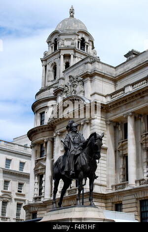 Prince George, Duke of Cambridge statue in London, England Stock Photo