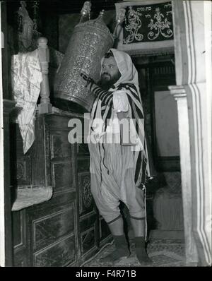 1955 - The Jews of Djerba, island off North Africa, direct descendants of the Jews who fled from Jerusalem when Titus destroyed their Temple, will celebrate the Jewish New Year will all their Religion's ancient ceremony. JEWS Prepare To Celebrate These New Year, Throughout the world Orthodox Jews are preparing to celebrate their New Year which starts on Saturday September 20th and lasts until the Sunday evening. those two days no work is done and no Jews must go to places of amusement. The Jewish Calendar is supposed to date from the Creation, which is reckoned to have been anterior to the Chr Stock Photo