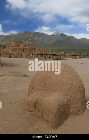 USA, United States, America, Southwest, New Mexico, adobe, Taos, pueblo, Indian, native, town Stock Photo