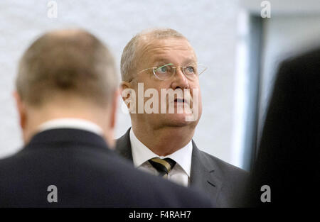 Stuttgart, Germany. 22nd Oct, 2015. Former CEO of Porsche Automobil Holding SE, Wendelin Wiedeking (R), and former CFO, Holger Haerter, stand prior to the start of trial in the regional court in Stuttgart, Germany, 22 October 2015. The former head of Porsche is being accused in connection with the planned but unsuccessful takeover of VW market manipulation. Photo: MARIJAN MURAT/dpa/Alamy Live News Stock Photo