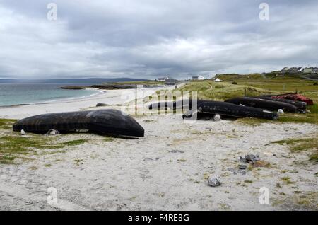 Currachs traditional Irish fishing boats on Inisheer beach Inis Oirr aran islands ireland Stock Photo