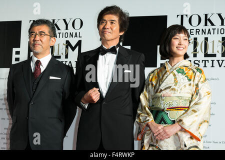 Tokyo, Japan. 22nd October, 2015. (L to R) Director Tetsuo Shinohara, actor Koichi Sato and actress Tsubasa Honda of the movie TERMINAL pose for the cameras during the Opening Red Carpet for The 28th Tokyo International Film Festival (TIFF) at Roppongi Hills Arena on October 22, 2015, Tokyo, Japan. The Film Festival will run through until Saturday 31 October. Credit:  Rodrigo Reyes Marin/AFLO/Alamy Live News Stock Photo