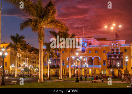 South America, Latin America, Peru, Lima, Plaza Mayor or Plaza de Armas of Lima, Municipal palace Stock Photo