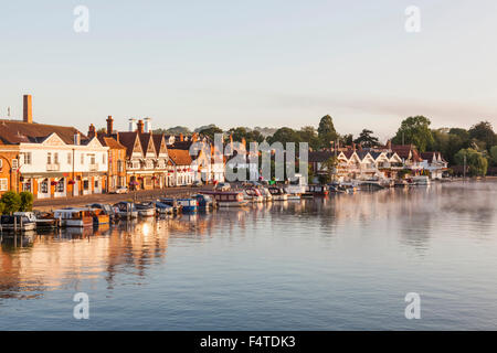 England, Oxfordshire, Henley-on-Thames, Town Skyline and River Thames Stock Photo