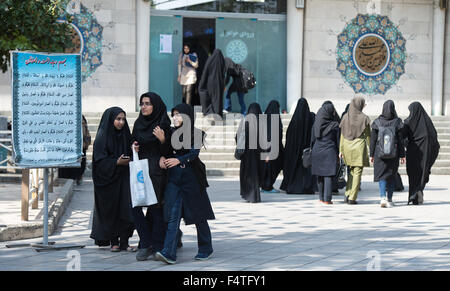 Tehran, Iran. 18th Oct, 2015. Female students walk across the campus of the University of Tehran, Iran, 18 October 2015. Photo: Bernd von Jutrczenka/dpa/Alamy Live News Stock Photo