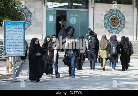 Tehran, Iran. 18th Oct, 2015. Female students walk across the campus of the University of Tehran, Iran, 18 October 2015. Photo: Bernd von Jutrczenka/dpa/Alamy Live News Stock Photo