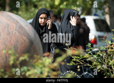 Tehran, Iran. 18th Oct, 2015. Female students walk across the campus of the University of Tehran, Iran, 18 October 2015. Photo: Bernd von Jutrczenka/dpa/Alamy Live News Stock Photo