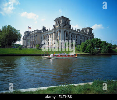 Germany, Europe, Berlin, Berlin middle, zoo, holiday boat, Spree, Reichstag building, river, Stock Photo