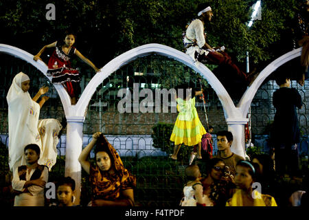 Dhaka, Dhaka, Bangladesh. 22nd Oct, 2015. October 22, 2015 - Dhaka, Bangladesh - Bangladeshi Muslims performing a religious gathering at Hussaini Dalan during Arabic month of Muharram. Muharram is a solemn day of mourning for Shia Muslims commemorating the martyrdom of Hussein, a grandson of the Prophet Mohammad in 680 AD at Karbala in modern-day Iraq. Credit:  K M Asad/ZUMA Wire/Alamy Live News Stock Photo