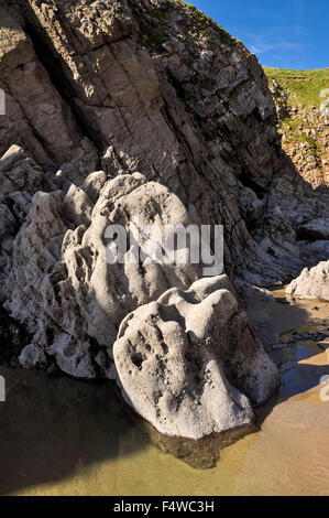 Geology at Bullslaughter bay in Pembrokeshire, Wales. Colourful cliffs and rock formations. Stock Photo