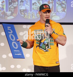 Make-A-Wish Foundation celebrates WWE superstar John Cena's 500th granted wish at Dave & Busters Times Square. WWE also presented the foundation with a check for $ 1 million dollars.  Featuring: John Cena Where: New York, New York, United States When: 21 Stock Photo