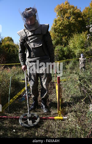 Travnik, Bosnia-Herzegovina (BiH). 23rd Oct, 2015. A soldier works to demine in village Cifluk, near Travnik, Bosnia-Herzegovina (BiH), on Oct. 23, 2015. There are some 130,000 undiscovered land mines in BiH as a reslut of 1990s Bosnia War. BiH plans to finish demining work by 2019. Credit:  Haris Memija/Xinhua/Alamy Live News Stock Photo