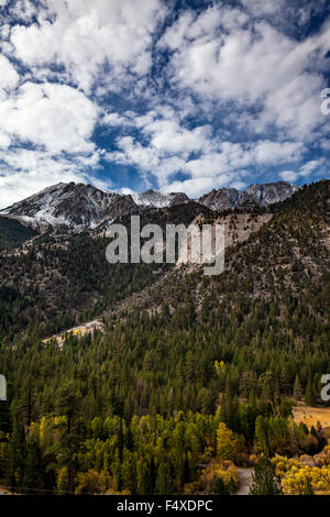 A dusting of snow in the high country of Yosemite Eastern Sierra Nevada mountains of California Stock Photo