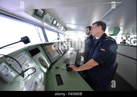 Madrid. 23rd Oct, 2015. Commanders of Dutch navy participate in a landing exercise of NATO in southern Spain, on Oct. 23, 2015. About 36,000 soldiers from more than 30 members and partner countries of NATO participate the exercise from Oct. 3 to Nov. 6 in Italy, Portugal and Spain. Credit:  Xie Haining/Xinhua/Alamy Live News Stock Photo