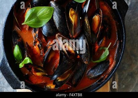 steamed mussels in pan, top