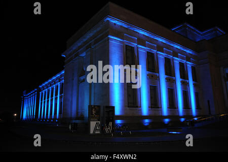 Auckland, United Nations. 24th Oct, 2015. The War Memorial Museum is lit in blue in Auckland, New Zealand, as part of worldwide celebrations for the 70th founding anniversary of the United Nations, on Oct. 24, 2015. © Tian Ye/Xinhua/Alamy Live News Stock Photo