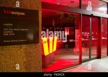 Westpac Bank branch in Lindfield, Sydney, Australia. Branch address: 320-322 Pacific Highway Lindfield NSW 2070 Stock Photo