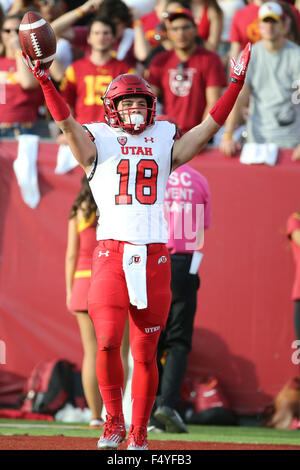 Los Angeles, CA, USA. 24th Oct, 2015. October 24, 2015: wide receiver Britain Covey (18) of the Utah Utes celebrates his touchdown with the Utah fans in the game between the Utah Utes and the USC Trojans, The Coliseum in Los Angeles, CA. Photographer: Peter Joneleit/ Zuma Wire Service Credit:  Peter Joneleit/ZUMA Wire/Alamy Live News Stock Photo