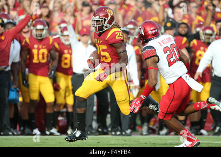 Los Angeles, CA, USA. 24th Oct, 2015. October 24, 2015: Running back James Toland IV (26) of the USC Trojans finds some running room in the game between the Utah Utes and the USC Trojans, The Coliseum in Los Angeles, CA. Photographer: Peter Joneleit/ Zuma Wire Service Credit:  Peter Joneleit/ZUMA Wire/Alamy Live News Stock Photo