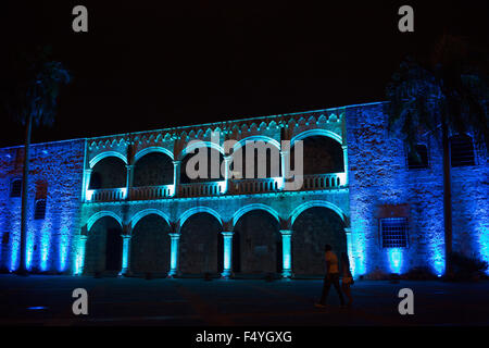 Santo Domingo, Dominican Republic. 24th Oct, 2015. The 'Alcazar de Colon' is lit up blue, as part of the worldwide celebrations for the 70th founding anniversary of the United Nations (UN), in Spain's Square, in Santo Domingo, Dominican Republic, on Oct. 24, 2015. Credit:  Fran Afonso/Xinhua/Alamy Live News Stock Photo