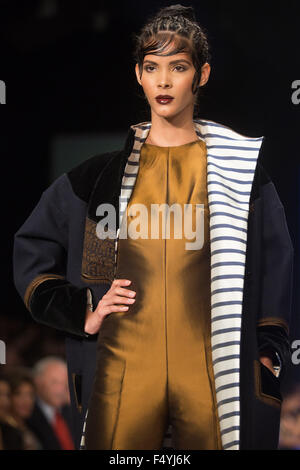 Santo Domingo, Dominican Republic. 24th Oct, 2015. A model presents a creation of French designer Jean Paul Gaultier during the 'Dominicana Moda 2015' fashion event in Santo Domingo, Dominican Republic, on Oct. 24, 2015. © Fran Afonso/Xinhua/Alamy Live News Stock Photo