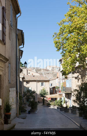 Gasse durch Cucuron, einem provenzalischen Dorf im Luberon Stock Photo