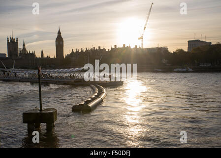 London, UK. 25th Oct, 2015. Autumn Colours in London, the sun sets in across Westminster. Credit:  Matthew Chattle/Alamy Live News Stock Photo