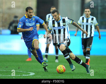 Udine, Italy. 25th October, 2015. Udinese's forward Cyril Thereau (R) controls the ball during the Italian Serie A TIM football match between Udinese Calcio and Frosinone at Friuli Stadium on 25th October 2015.  Credit:  Simone Ferraro/Alamy Live News Stock Photo