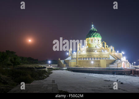 The Temple of 108 Jains at night, situated at the foot of at Shatrunjaya hill, one of the major pilgrim sites for Jains Stock Photo