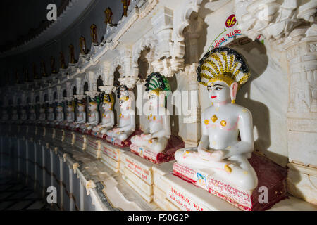 Marble statues of Jain prophetes inside the Temple of 108 Jains, situated at the foot of at Shatrunjaya hill, one of the major p Stock Photo