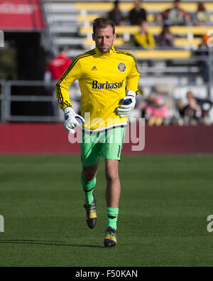 Columbus, Ohio, USA. 25th Oct, 2015. Columbus Crew goalkeeper Steve Clark (1) warms up before a match between Columbus Crew SC and DC United in Columbus, Ohio. Credit:  Brent Clark/Alamy Live News Stock Photo