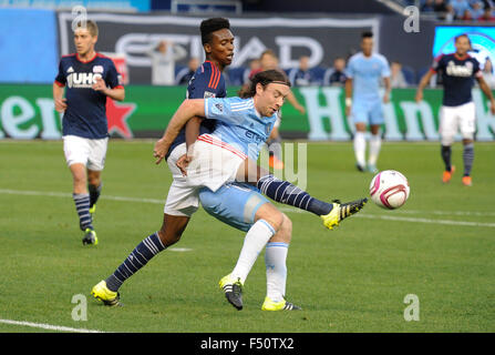 Bronx, New York, USA. 25th Oct, 2015. Thomas McNamara (15) of NYCFC and London Woodberry (28) of New England Revolution in action during a match at Yankee Stadium on Oct 25, in Bronx, New York. Gregory Vasil/Cal Sport Media Credit:  Cal Sport Media/Alamy Live News Stock Photo