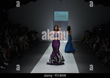 Jakarta, Indonesia. 25th Oct, 2015. A model wears design of Canissa during the Jakarta Fashion Week 2016 at Senayan City. The event was participated by 250 Indonesian and international designers that will last until October 30, 2015. Credit:  Azwar/Pacific Press/Alamy Live News Stock Photo