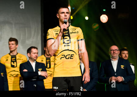 Belchatow, Poland. 25th Oct, 2015. Mariusz Wlazly delivers speach, during official presentation of PGE Skra Belchatow team for 2015/2016 volleyball season. Credit:  Marcin Rozpedowski/Alamy Live News Stock Photo