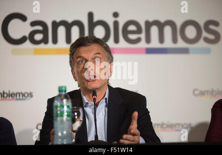 Buenos Aires, Argentina. 26th Oct, 2015. Argentina's presidential candidate Mauricio Macri of the conservative Cambiemos attends a press conference in Buenos Aires, Argentina, on Oct. 26, 2015. Argentina's two leading presidential candidates entered the second round of the presidential election on late Sunday, sharing 73.84 percent of the votes counted. Conservative opposition candidate Mauricio Macri had a slight lead over ruling Victory Front candidate Daniel Scioli, with 35.79 percent of the votes versus 35.11 percent, respectively. Credit:  Martin Zabala/Xinhua/Alamy Live News Stock Photo