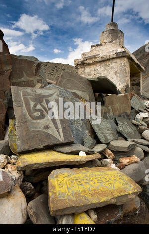 India, Himachal Pradesh, Lahaul Valley, Batal, Buddhist mani stones for good fortune on journey over Kunzum La Stock Photo