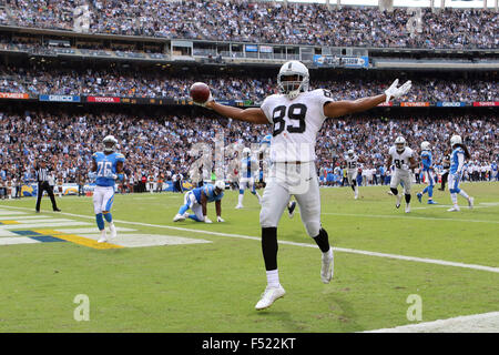 October 25, 2015 Amari Cooper #89 of the Oakland Raiders catches a