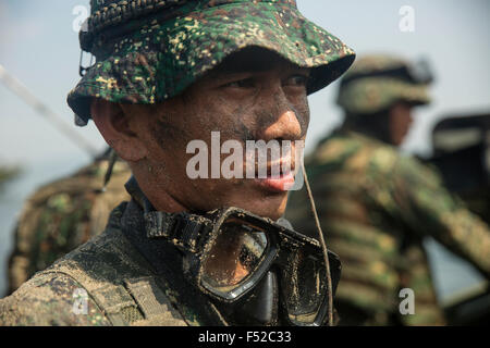 A Philippine Marine commando during an amphibious raid training operation with US Navy SEAL Coastal Riverine Squadron 3 commandos on patrol in Manila Bay October 8, 2015 in Ternate, Cavite, Philippines. Stock Photo